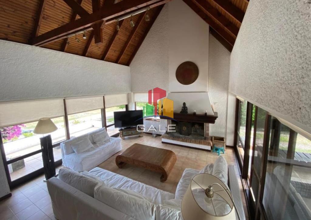 En venta casa de 5 dormitorios, con piscina, parrillero y j