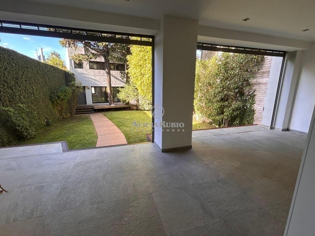 CASA DE REVISTA EN EL GOLF – 4 DORM. EN SUITE, 7 BAÑOS, ...