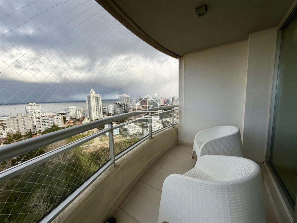 Alquiler apartamento tres dormitorios Punta del