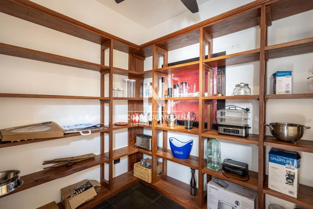 Vende casa en Jose Ignacio, de 4 dormitorios.
