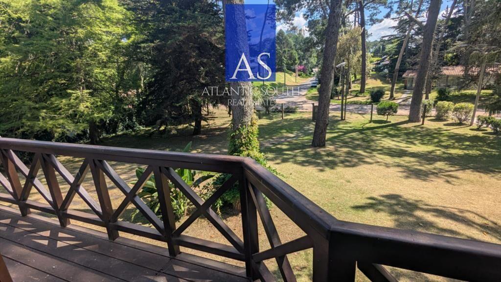 Casa 4 dormitorios en Playa Mansa Punta del Este