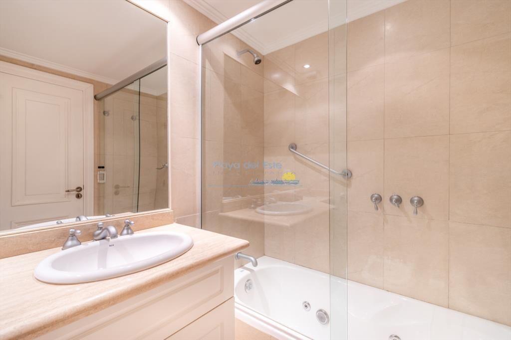 Moderno Apartamento de 3 Dormitorios en Alquiler Anual, Pla