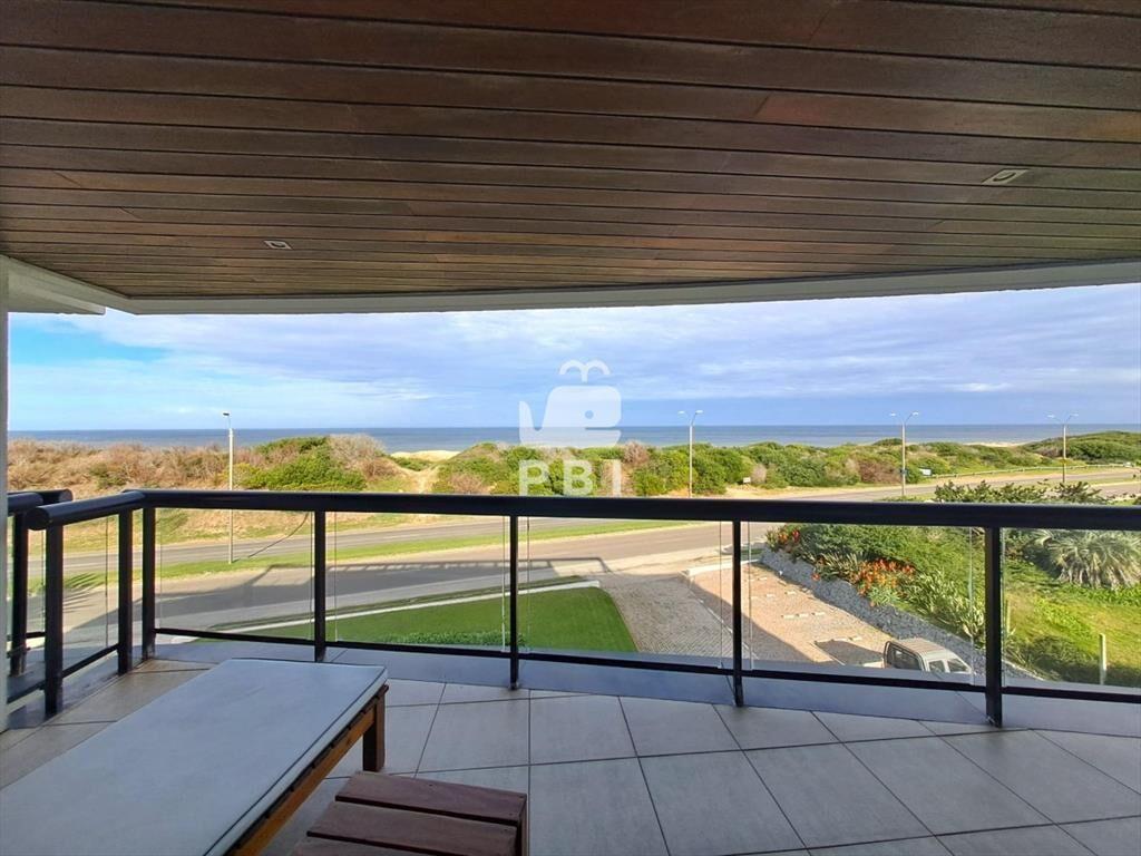 Apartamento frente al mar 2 dormitorios mas  - -