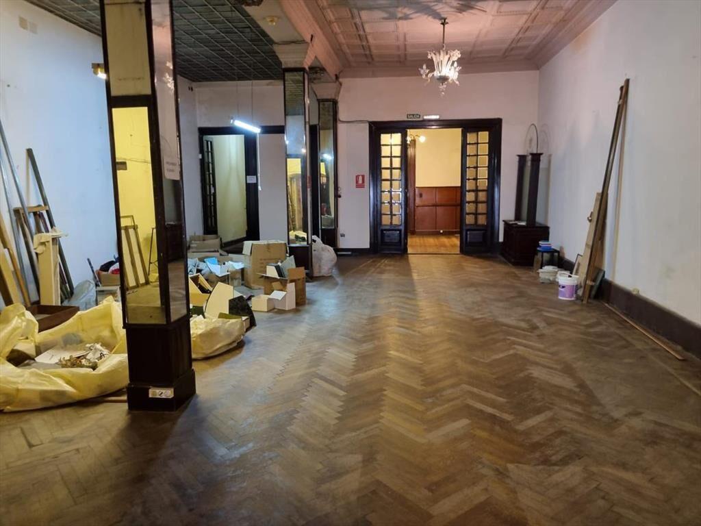 local - Peatonal Sarandi y Bartolome Mitre , 8 mts de frent