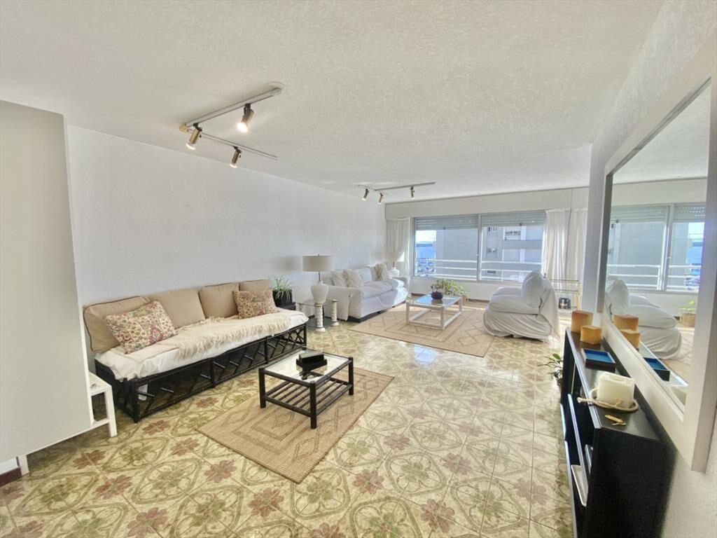 APARTAMENTO EN VENTA DE 3 DORMITORIOS EN PUNTA