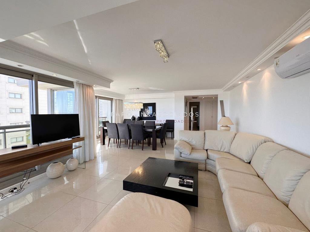 Apartamento de 3 dormitorios en venta en Torre