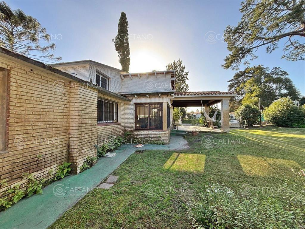 CASA DE 4 DORMITORIOS EN CANTEGRIL