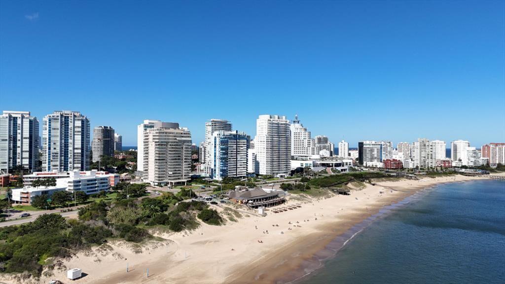 APARTAMENTO EN VENTA 3 DORMITORIOS - CORAL TOWER
