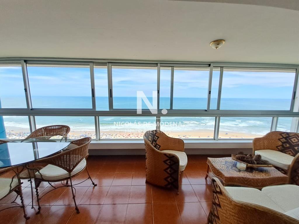 Espectacular apartamento en venta frente al mar