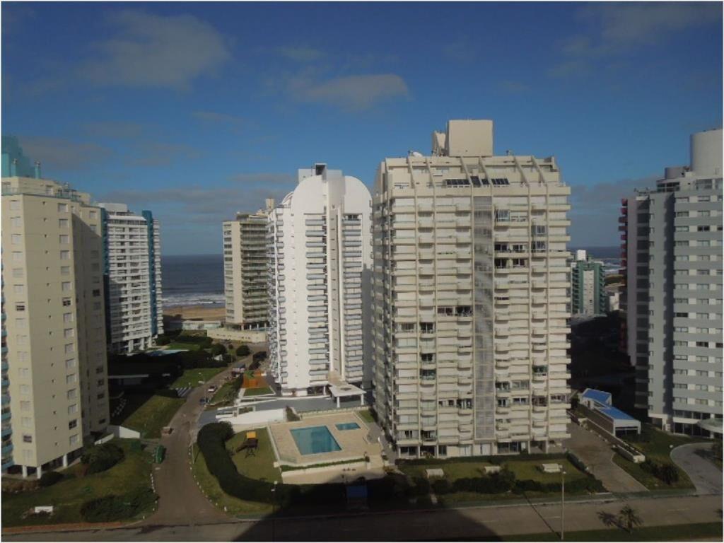EXCELENTE DEPARTAMENTO CON VISTA INCREÍBLE AL MAR!!