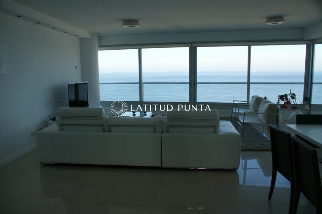 Piso alto en Le Parc, 3 suites más dependencia