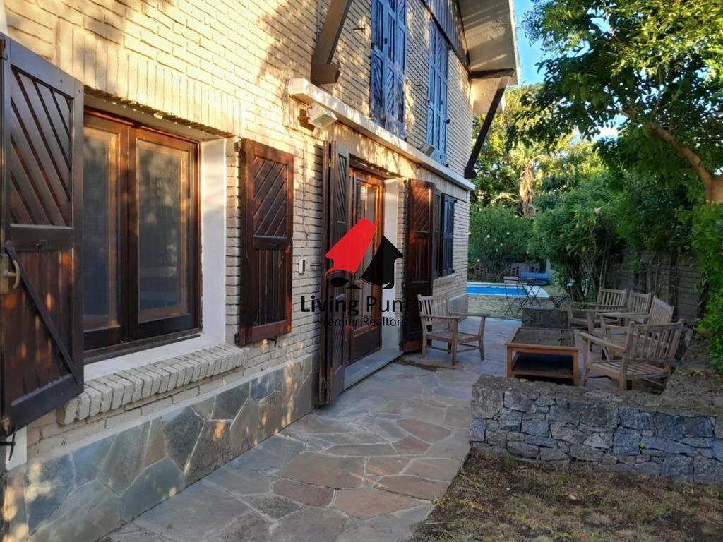 Casa a poco del mar y con piscina climatizada