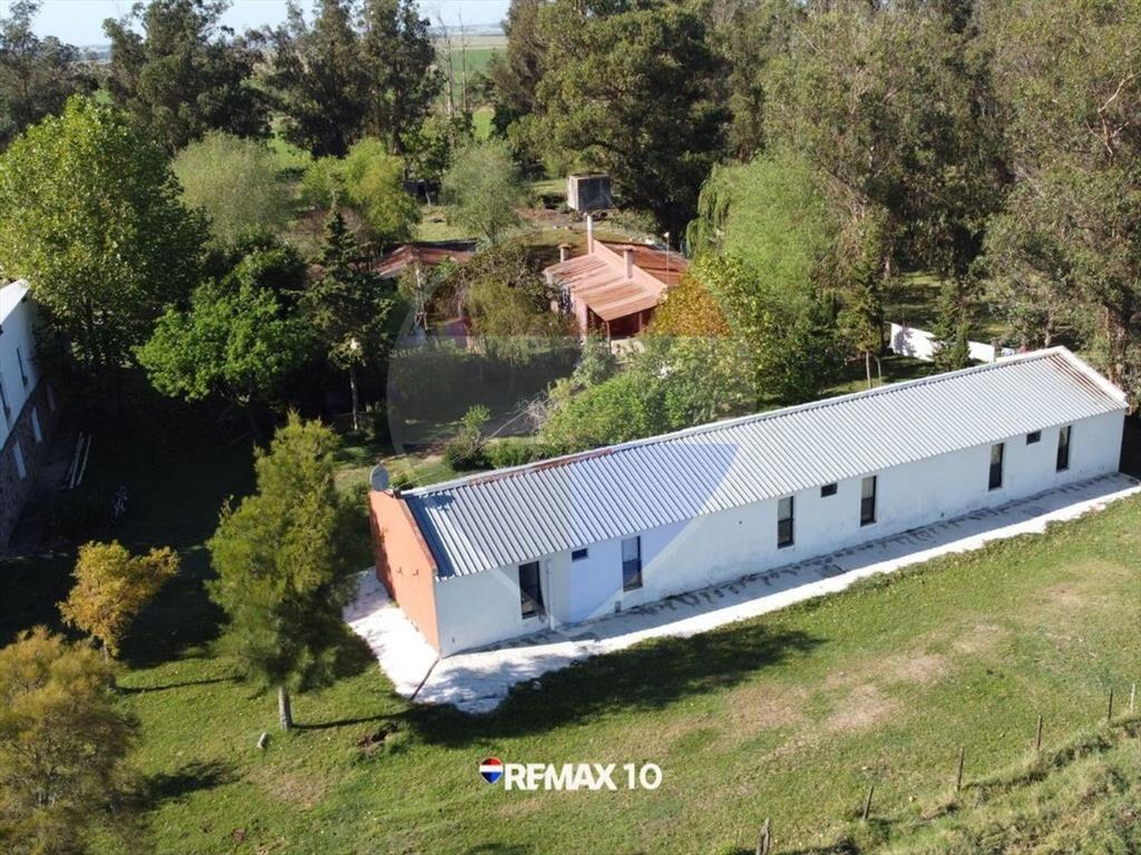 Chacra de 9 hectáreas con múltiples construcciones