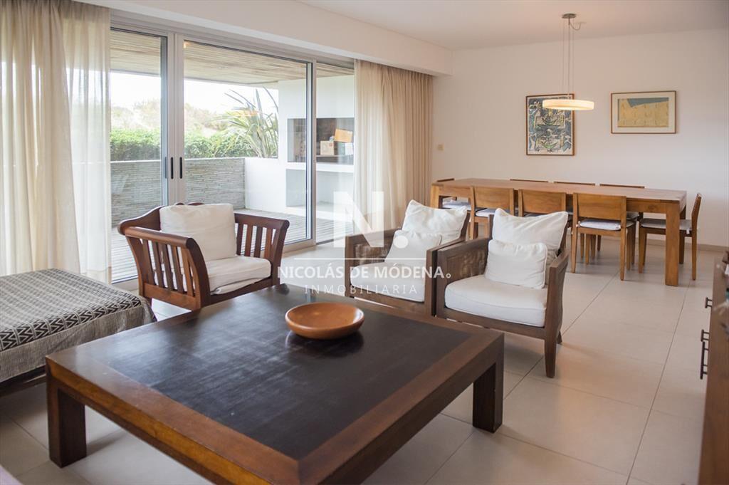 Apartamento En Venta 2 Dormitorios frente al mar. Brava 28