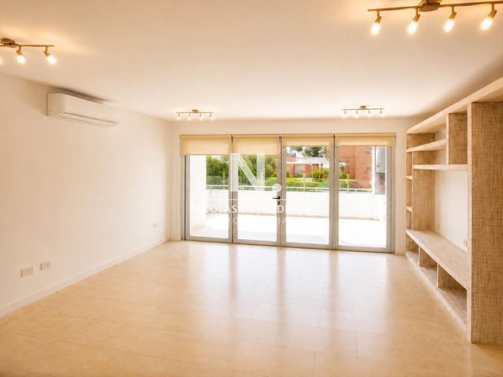 En venta apartamento con parrillero propio de 3 y