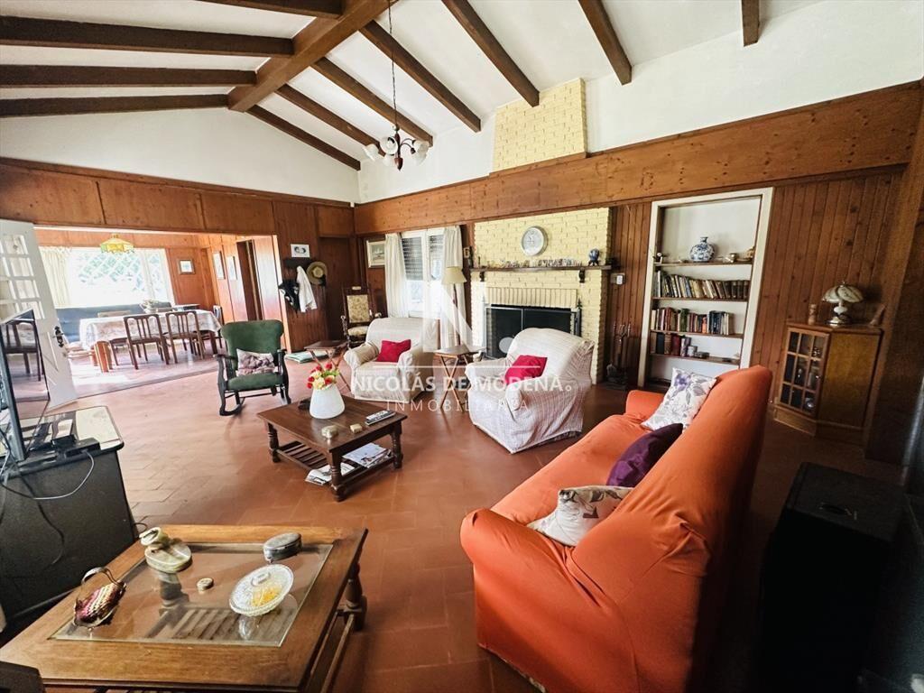 Casa de gran tamaño ubicada en agradable entorno