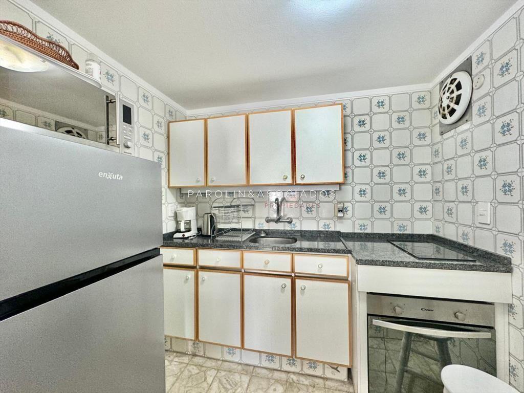 Apartamento reciclado de un dormitorio y medio en Penínsul