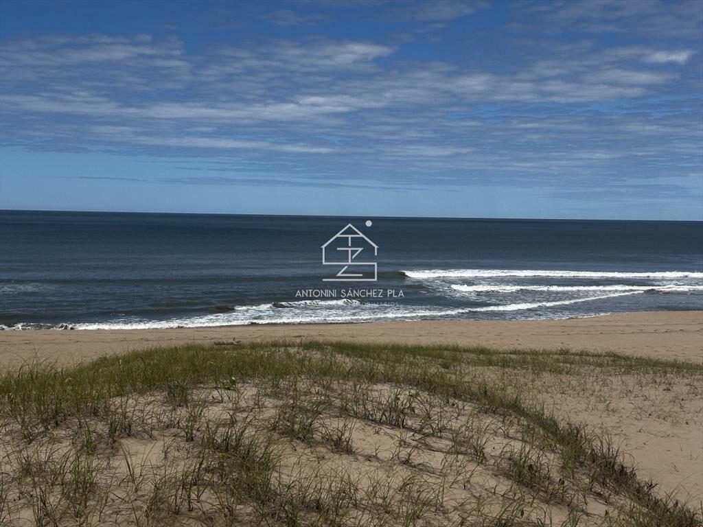 Venta en exclusiva terreno primera línea al mar