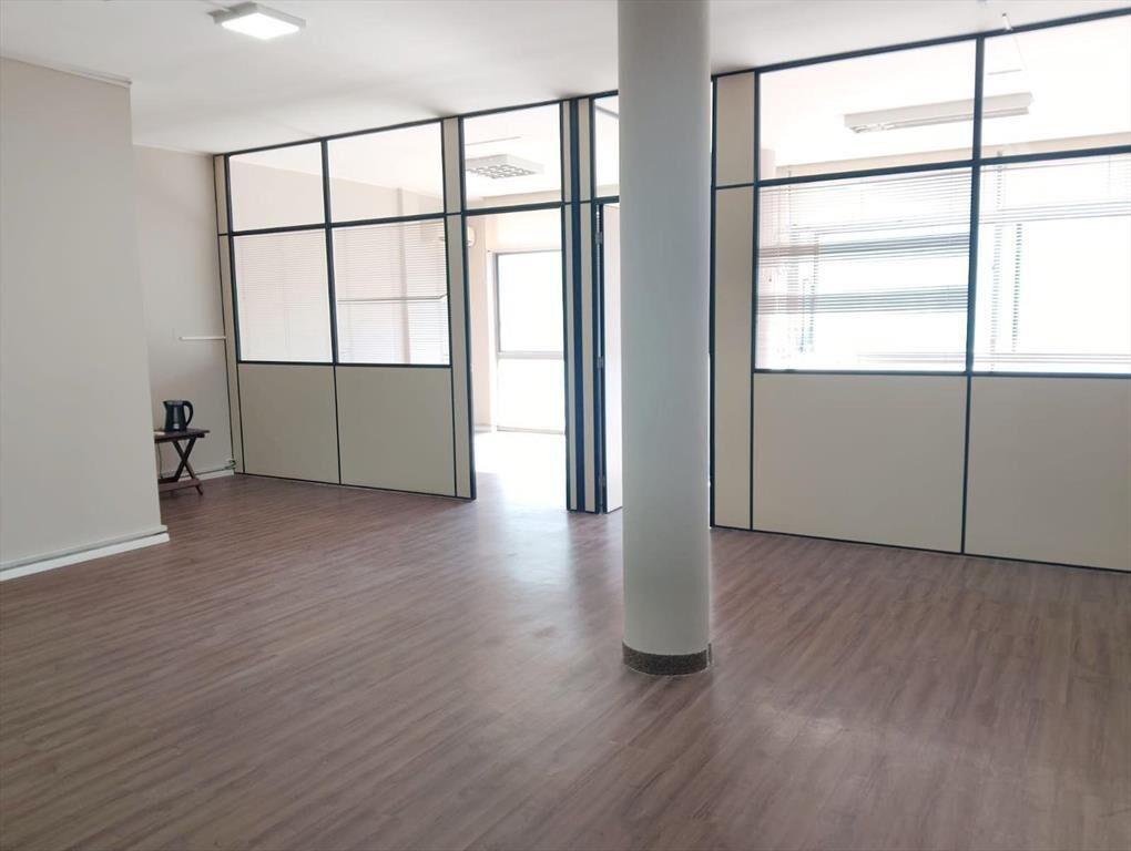 Alquiler Oficina con dos espacio definidos y salón amplio e