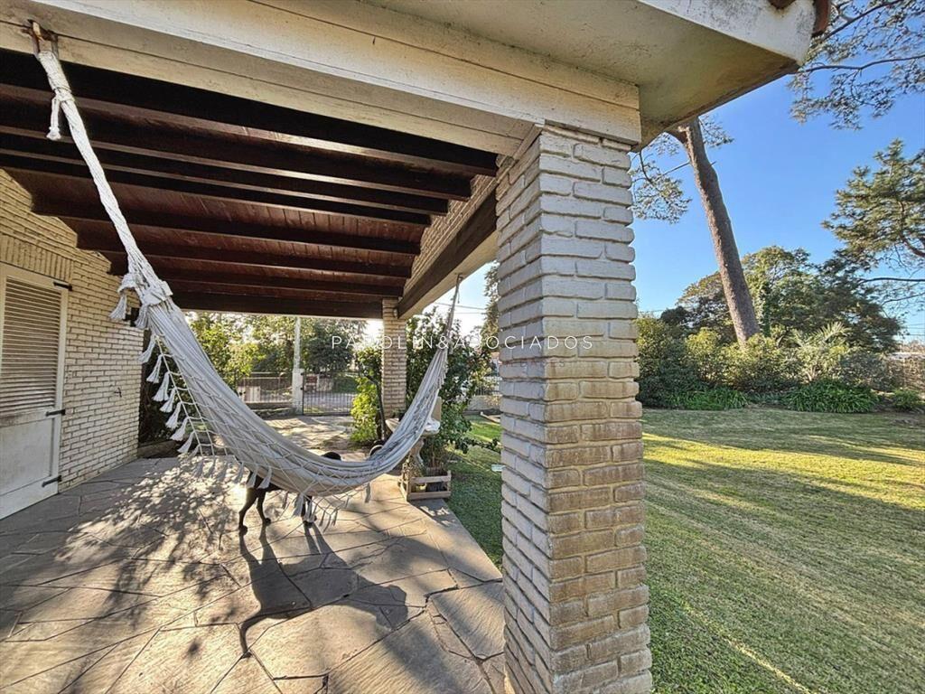 CASA DE 4 DORMITORIOS EN CANTEGRIL
