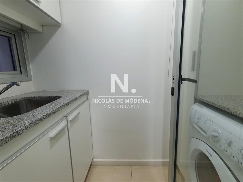 Departamento en venta de tres dormitorios dos baños Playa