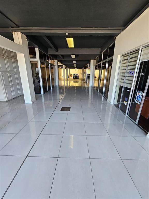 Rambla y Solano Lopez, 700 m2 de salón comercial , parte co