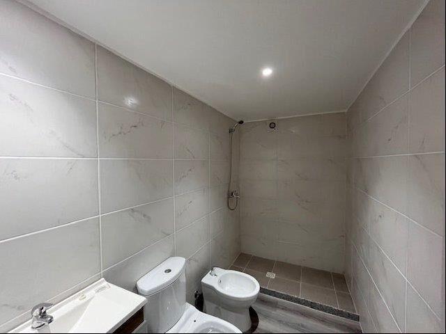 ALQUILER MONOAMBIENTE A ESTRENAR,TRES CRUCES