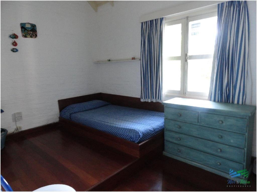 Casa en alquiler y venta..  Zona de playa mansa,