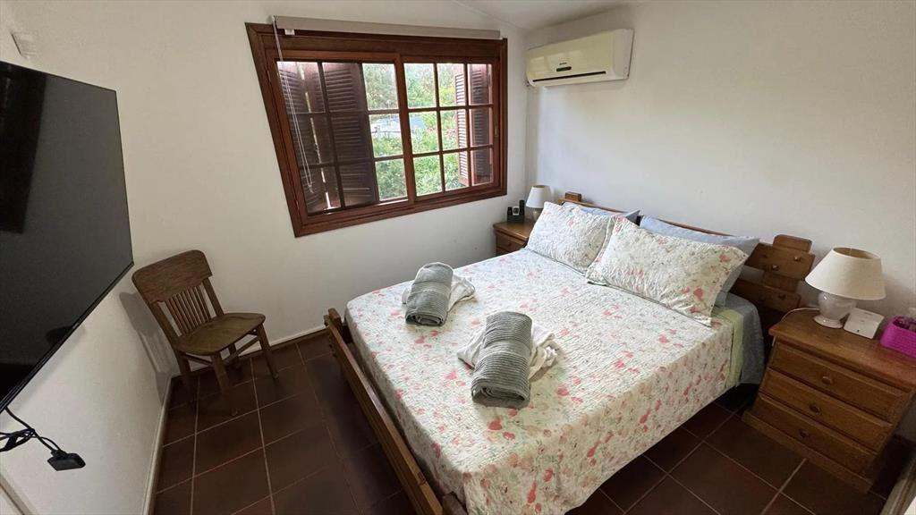 Venta amplia Casa 3 dormitorios con piscina y parrillero a
