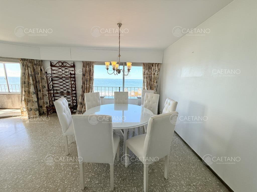 Venta apartamento 2 dormitorios, con vista Playa