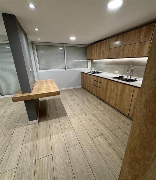 VENTA EXCELENTE APARTAMENTO. RECICLADO A ESTRENAR.