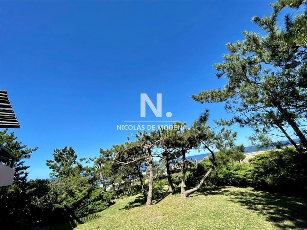 En venta casa frente al mar de 3 dormitorios, en