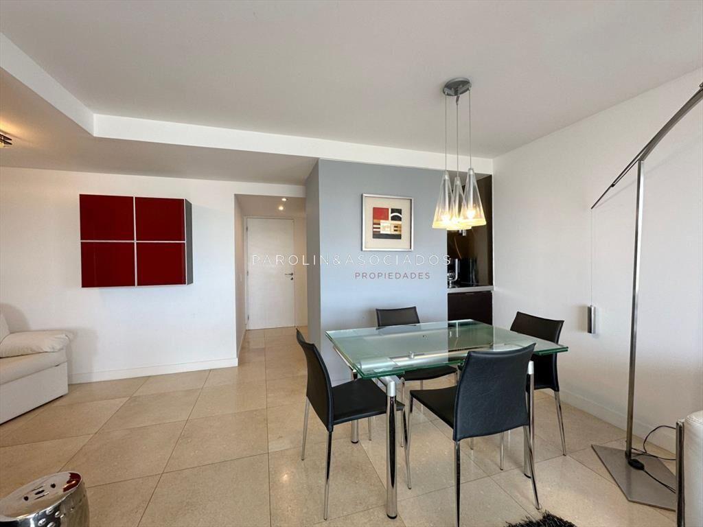 Apartamento de 1 dormitorio y medio en torre Yoo,