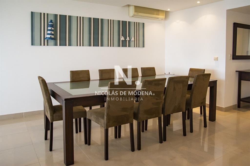 Departamento frente a Playa Brava en venta. 3