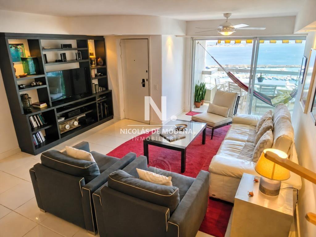 Oportunidad. Vende apartamento con hermosa vista al puerto,