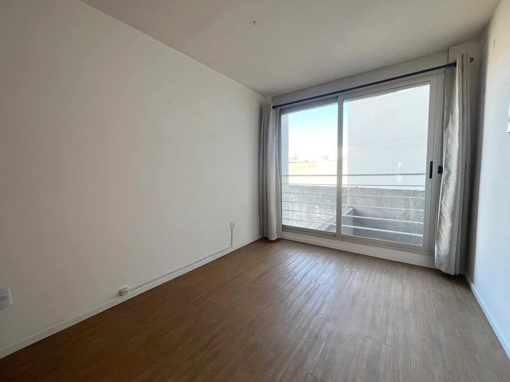 Venta Apartamento de 2 dormitorios y Garaje Al Frente en La