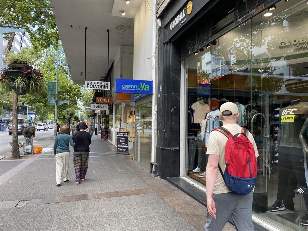 Venta  LOCAL COMERCIAL 18 DE JULIO ENTRE RIO NEGRO Y PARAGU