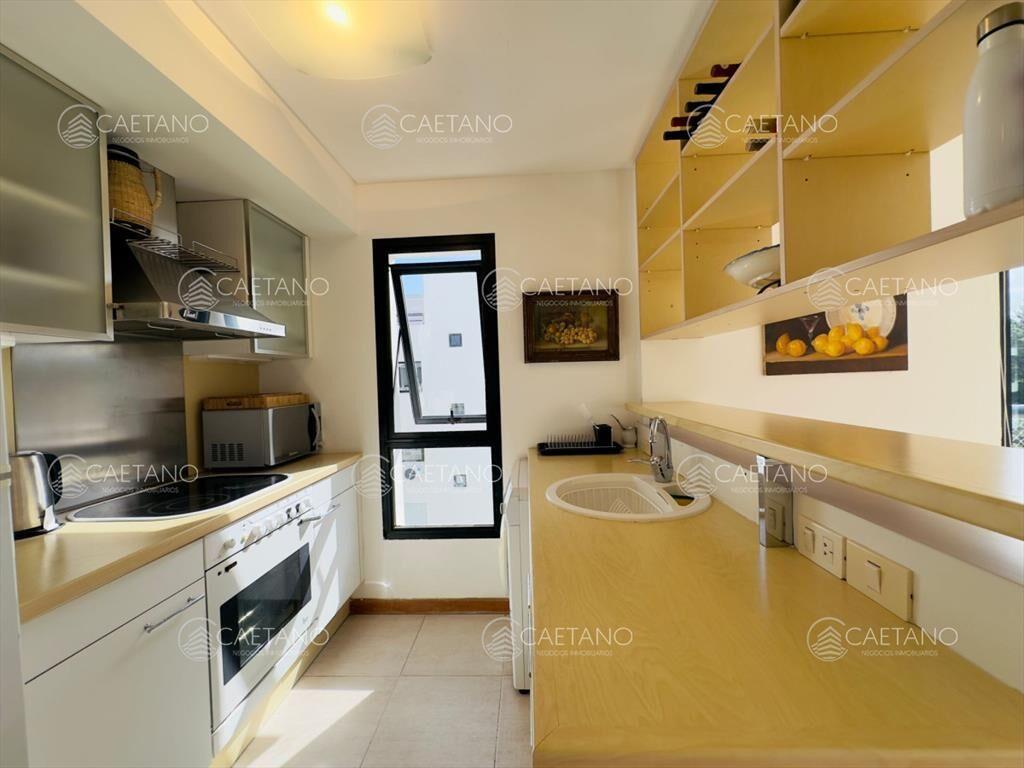 Apartamento en venta frente a playa brava.