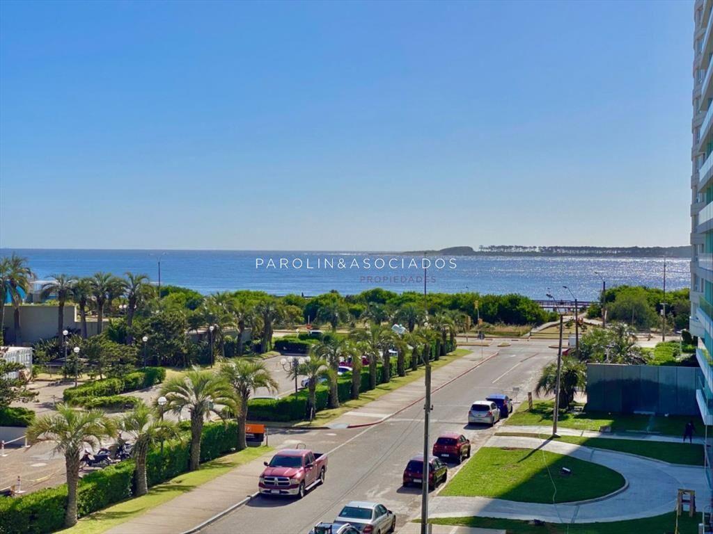 Apartamento en venta Playa Mansa 3 dormitorios