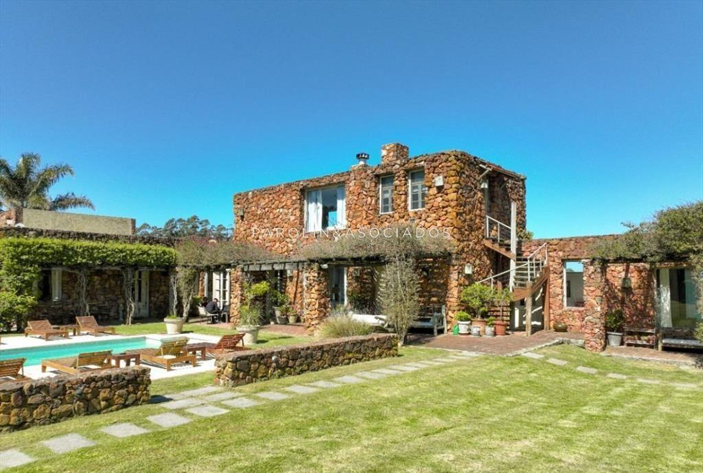 Chacra en Venta de 8 Dormitorios en Camino Punta