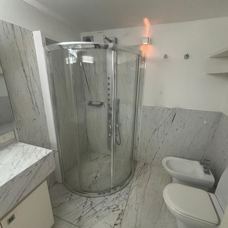 Venta amplio apartamento 4 dormitorios Rambla de Punta Carr