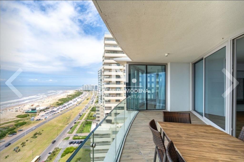 En venta apartamento con vista al mar de 3 en del