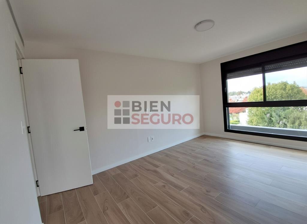 Penthouse de 3 dormitorios en alquiler en Carrasco Norte. C