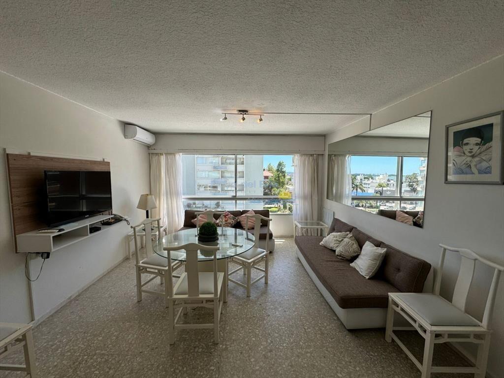 Apartamento en Venta de 3 dormitorios en Torre de