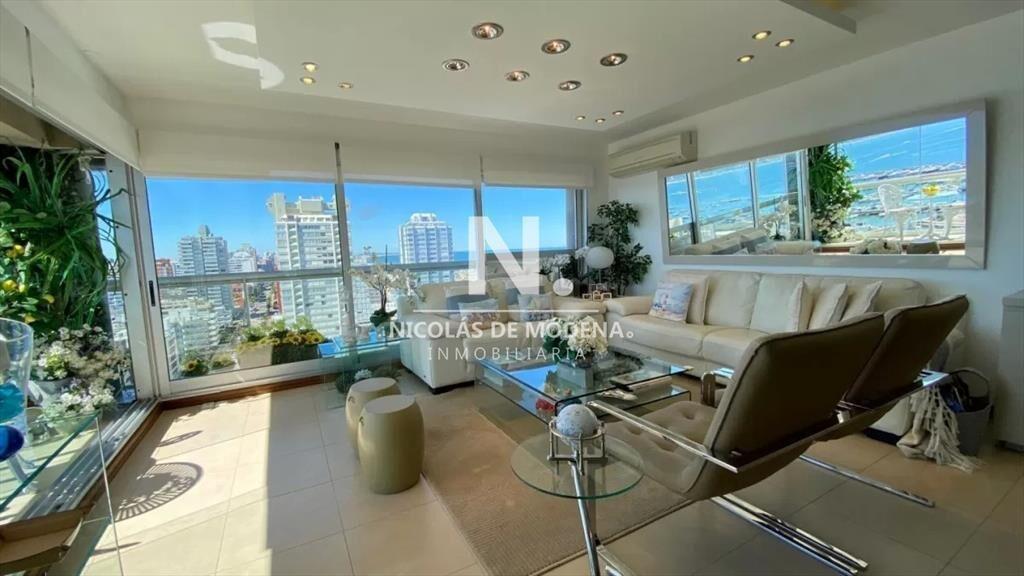 Vende departamento de 3 dormitorios, con en Punta