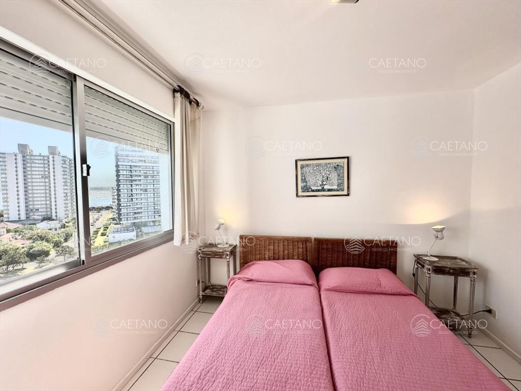 Venta Penthouse - 1 dormitorio y medio + - Punta