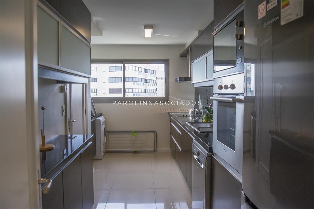 Apartamento de 2 dormitorios en edificio Punta