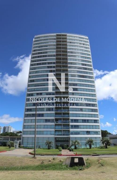 Vende apartamento de 2 dormitorios en Brava Punta
