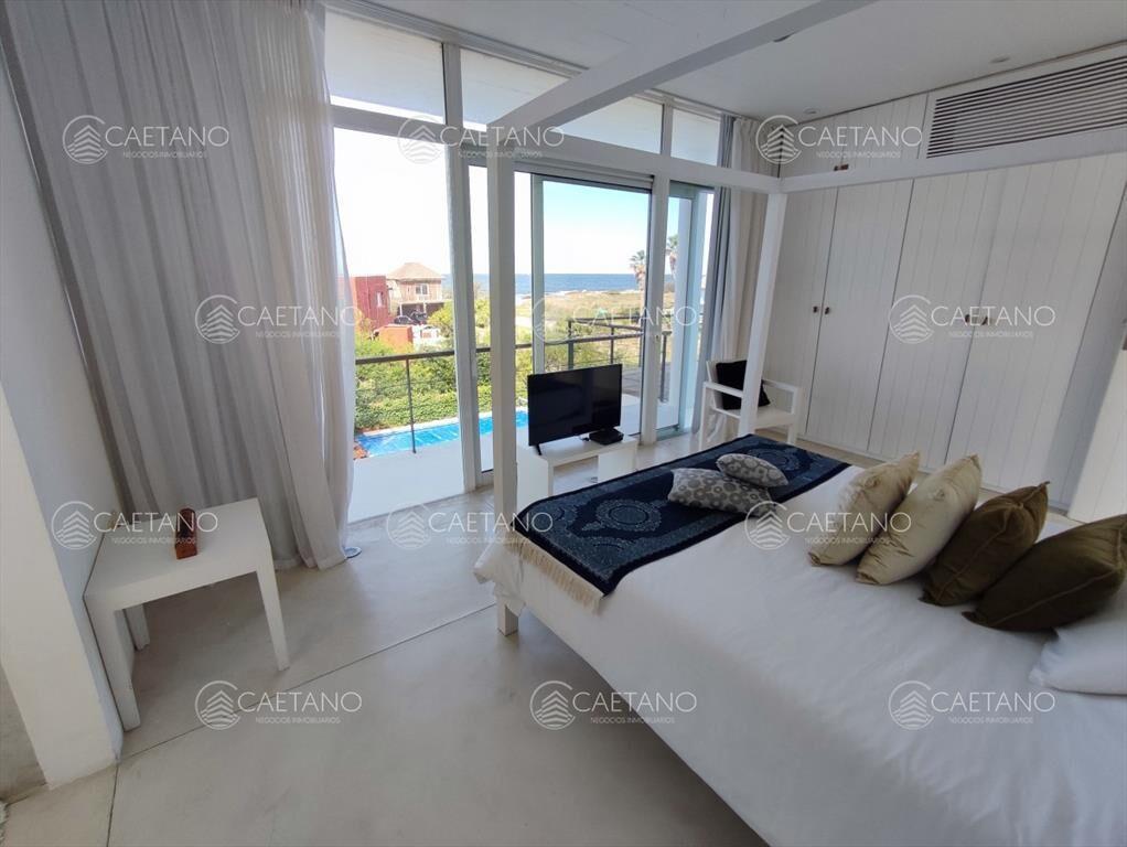 Alquiler de casa 3 dormitorios. Punta Piedras,