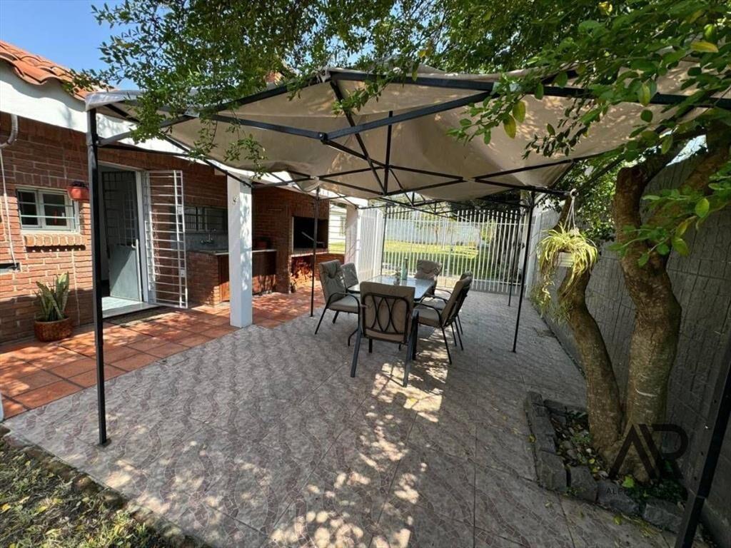 Venta Casa Tres Dormitorios Mas Apartamento En Gran Ter...